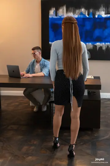 Vanna Bardot – Petite Redhead Fucks Her Nerdy Boss in the Office