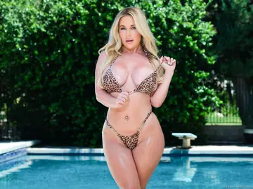 Savannah Bond – Curvy Blonde in a Bikini Takes Anal by the Pool