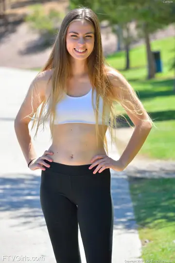 Carmen Spears – Tall Brunette in Pigtails Masturbates with a Banana at Public Gym