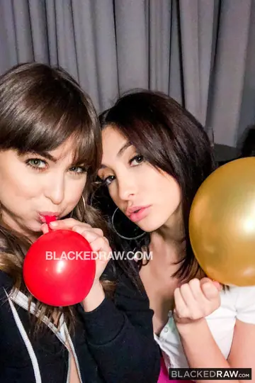 Riley Reid – Petite Blonde and Brunette Share BBC for a Blowjob and Doggy Creampie