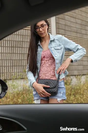 Ashely Ocean – Petite European Brunette in Glasses Blows and Gets Fucked in the Car