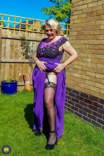Camilla Creampie – British MILF in Stockings Fucks in the Kitchen