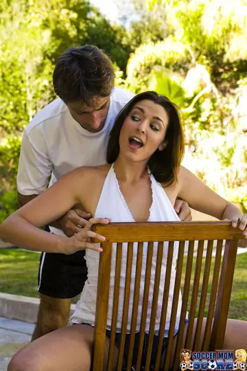 Charlie James – Thick Brunette MILF Gets Fucked Outdoors and Takes a Facial
