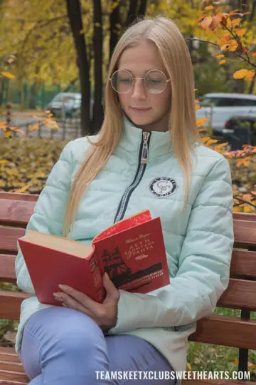 Kecy Hill – Petite Russian Lesbians Strip, Lick and Finger Outdoors