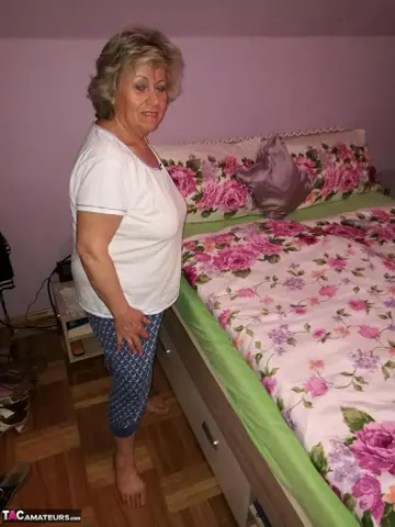 Thick European MILF Spreads Her Hairy Pussy