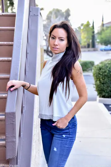 Athletic British MILF Strips Out of Her Jeans Outdoors