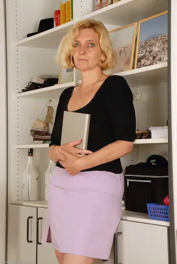 Mature Blonde MILF Undresses and Spreads Her Hairy Pussy