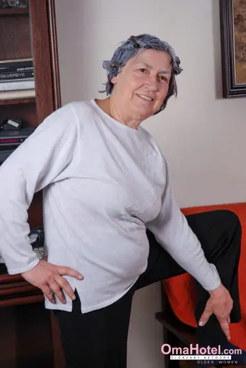 Grey-Haired Mature Women Share a Dildo and Lick Pussy