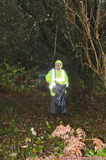 Lara Latex – Tall British MILF Sheds Her Skirt for Lingerie and Stockings Outdoors