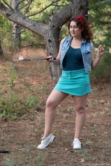 Ella Nori – Curvy Brunette Undresses and Spreads Her Hairy Pussy in the Forest