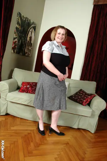 Anna Beck – Chubby Brunette MILF Strips and Flaunts Her Huge Natural Tits