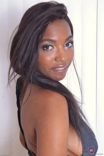 Daya Knight – Busty Ebony Brunette with Natural Tits Spreads Her Shaved Pussy