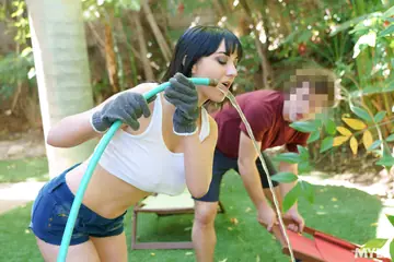 Chanel Preston – Busty Latina and Ebony MILFs Share Cock Outdoors