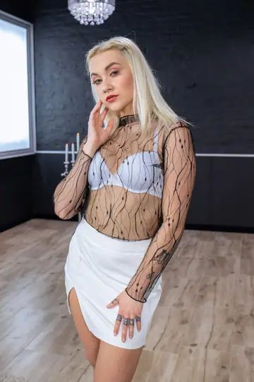 Marilyn Sugar – Tattooed Blonde Rides Monster Cock Reverse Cowgirl and Squirts