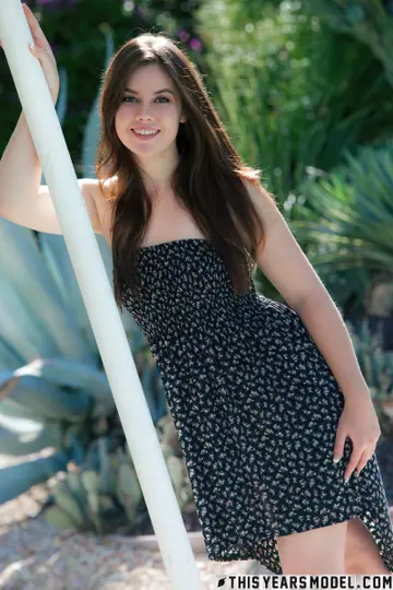 Rhea Elizabeth – PAWG in a Skirt Bares Her Ass in the Garden