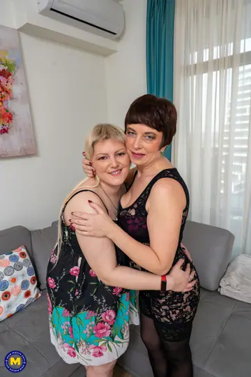 Two Curvy MILFs Lick Pussy and Finger Each Other