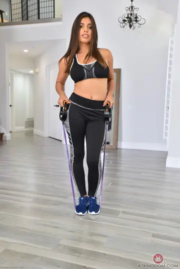 Ella Knox – Latina Brunette in Yoga Pants Spreads Her Trimmed Pussy at the Gym