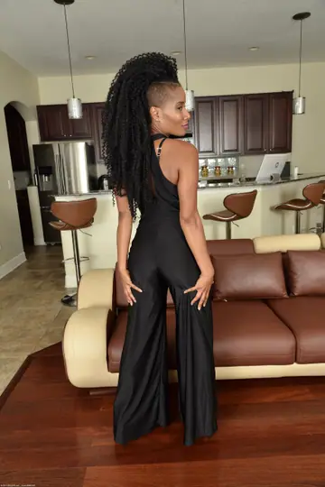 JetSet Jasmine – Curly Ebony MILF Spreads Her Legs While Clothed