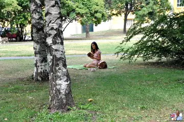 Eva Strauss – Slim Amateur Brunette Gives a Blowjob and Handjob Outdoors