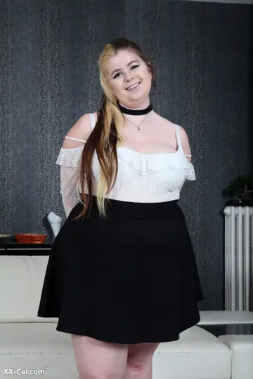 Chubby Amateur in Lingerie and Skirt Spreads Her Legs