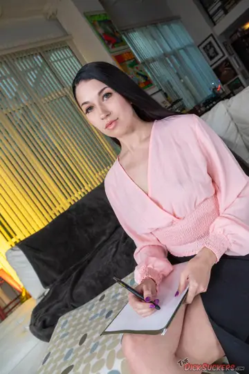 Alex Coal – Thick Brunette Sucks and Rides in POV While Spreading Her Toes