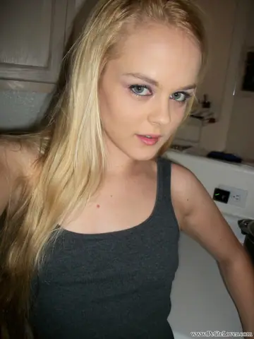 Bridgette Skies – Slim Blonde Shows Her Natural Tits and Pussy in the Kitchen Selfies