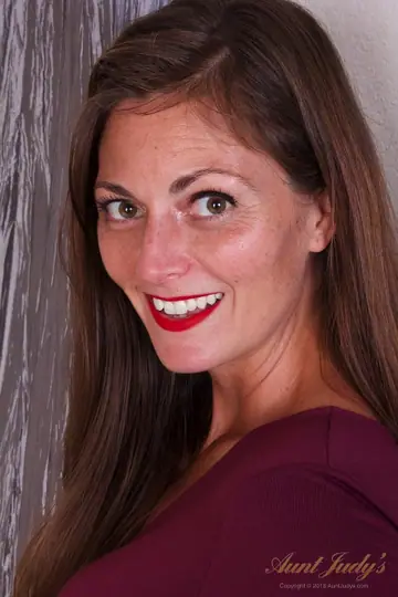 Veronica Johnson – Mature Brunette Reveals Hairy Crotch and Small Tits