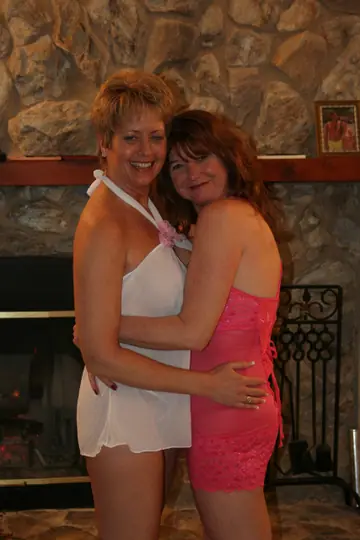 Tracy Lick – British MILFs Share a Cock in an Ffm Threesome