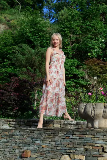 Blonde in a Skirt Flashes Her Pussy Outdoors
