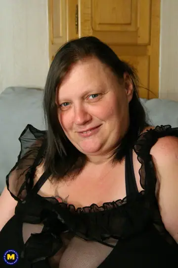 Kathy Anderson – Curvy Mature Blonde Frees Big Tits for Dildo Play