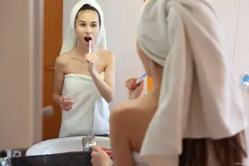 Leona Mia – Russian Brunette with Big Tits Drops Her Robe and Spreads Her Hairy Pussy