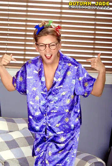 Autumn Jade – Petite Blonde MILF Squeezes Her Big Tits and Masturbates in Glasses