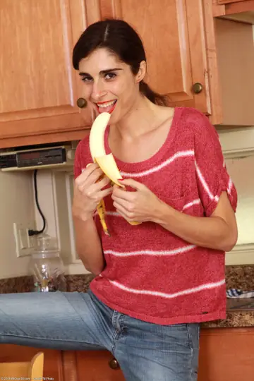 Violetta Storms – Tall Brunette MILF Strips and Masturbates in the Kitchen