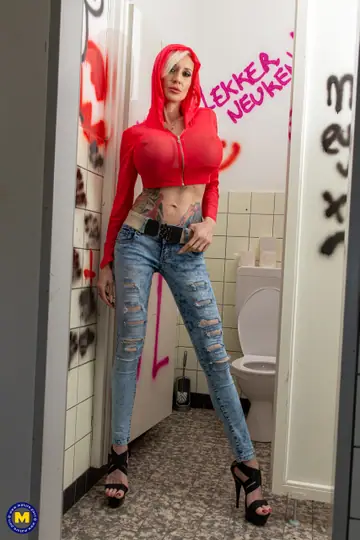 Tanya Virago – Tall Russian MILF in Jeans Gives a Blowjob and Takes a Cumshot