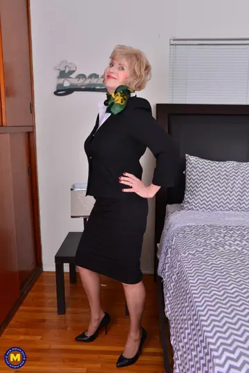 Sindee Dix – Curvy European MILF in Stockings Masturbates with a Dildo
