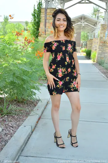 Callie Jacobs – Brunette PAWG Fucks a Dildo Outdoors in a Skirt