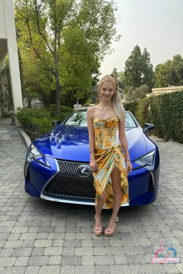 Riley Star – Slim Blonde in Pigtails Spreads Her Pussy in a Car