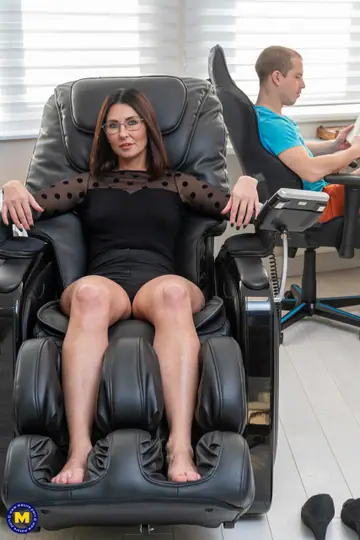 Eva Black – Curvy Russian MILF Gets Foot Massage Then Anal Doggy Style