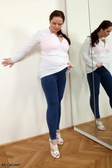 Sirale – Curvy Czech MILF Flaunts Her Big Tits and Pregnant Belly in Jeans