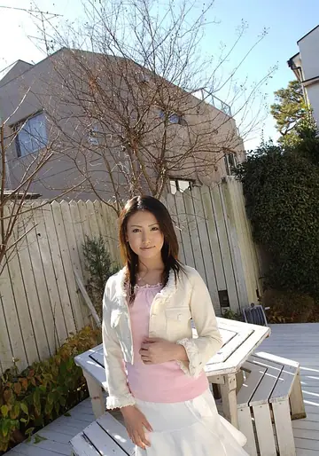 Takako Kitahara – Thick Japanese Brunette Strips Off Her Lingerie Outdoors
