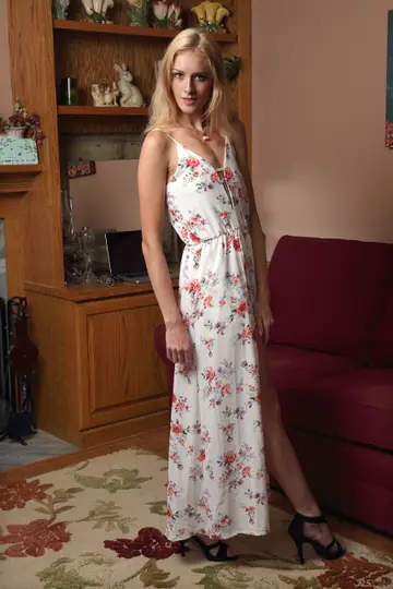 Mazzy Grace – Tall Slim Blonde Lifts Her Skirt and Masturbates with a Dildo Outdoors