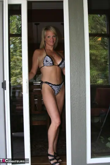 Jayme Lawrence – Blonde MILF in a Bikini Masturbates Before Cowgirl Sex