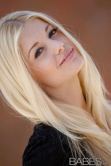 Charlotte Stokely – Slim Blonde Spreads Her Shaved Pussy Outdoors in Lingerie