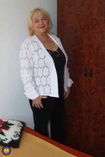 European BBW Strips Naked in Heels