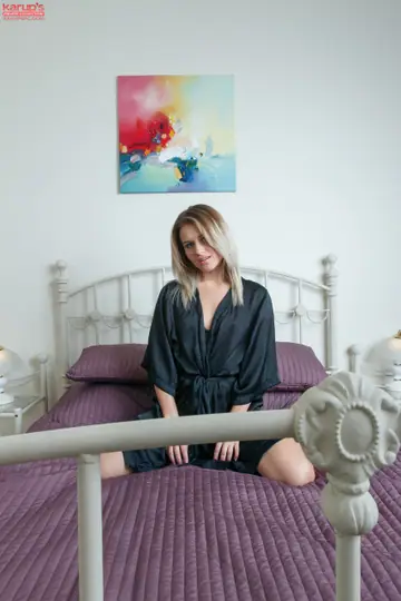 Linda Ratonne – Blonde PAWG in Lingerie Gets Her Pussy Licked