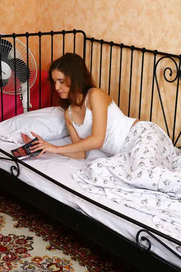 European PAWG Poses and Spreads in the Bedroom