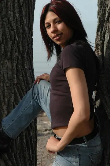 Thick Woman Exposes Her Big Ass Outdoors in Jeans and Panties