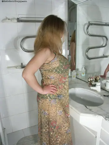 Bunny Love – Busty Thick Amateur Gets Fucked in the Bathroom