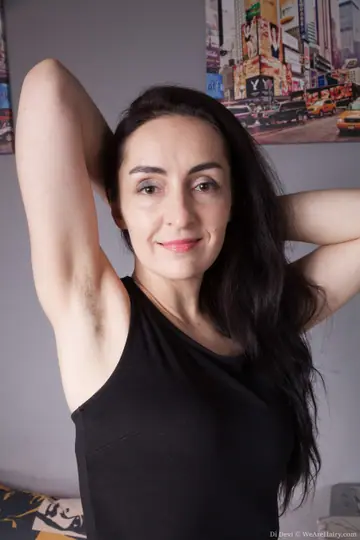 Di Devi – Hairy Brunette MILF Undresses and Spreads Her Bush