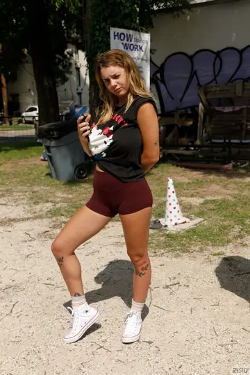 Gabbie Carter – Tattooed Blonde Flashes Her Big Natural Tits and Spreads in Public